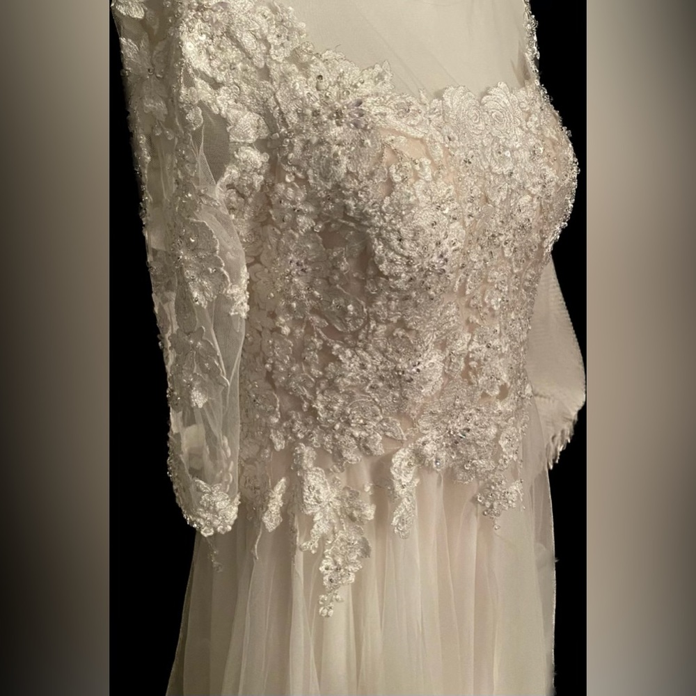 Allure Bridal Collection/ Never Worn Wedding Dress NWT